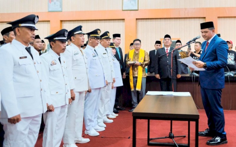 PELANTIKAN. Bupati Bantaeng, M Fathul Fauzy Nurdin, melantik 64 pejabat pengawas dan pejabat administrator lingkum Pemkab di Ruang Pola Kantor Bupati Bantaeng, Senin (2/6/2025). foto: istimewa