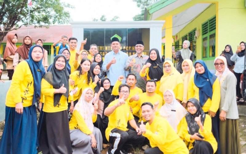 DIALOG. Bupati Bantaeng, M Fathul Fauzy Nurdin, targetkan, menghadiri Dialog Pendidikan Masdrasah Tsanawiyah (MTs) Negeri Bantaeng, Jl Parela Dampang, Bantaeng, Sabtu (14/6/2025). foto: istimewa