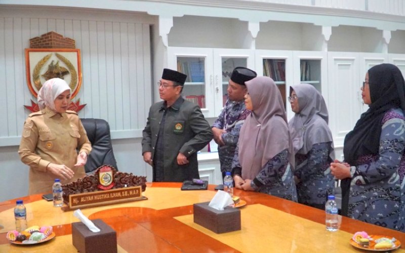 AUDIENSI. Wakil Wali Kota Makassar, Aliyah Mustika Ilham, menerima audiensi jajaran pengurus Lembaga Dakwah Islam Indonesia (LDII) Kota Makassar di Balai Kota Makassar, Senin (7/7/2025). foto: istimewa