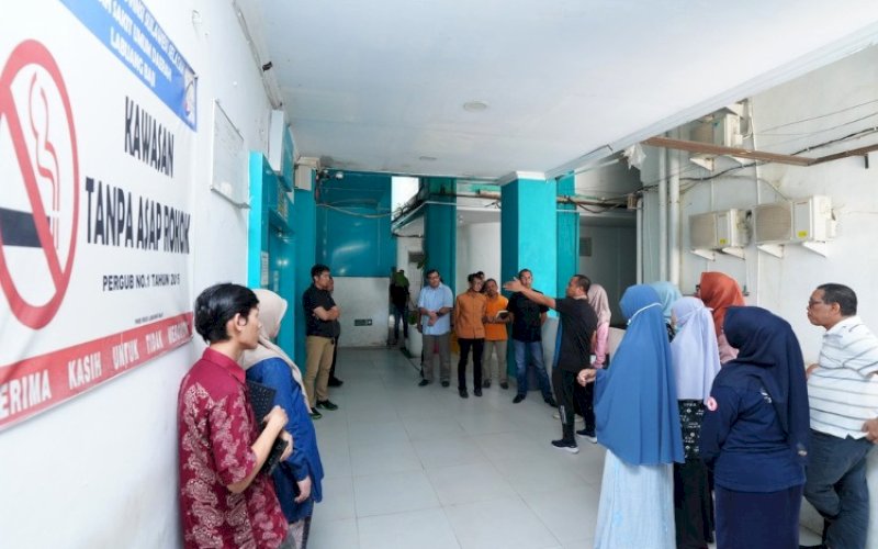 KUNJUNGAN. Gubernur Sulsel, Andi Sudirman Sulaiman, bersama tim ahli bidang kesehatan melakukan kunjungan ke RSUD Labuang Baji, Minggu (6/7/20235). foto: istimewa
