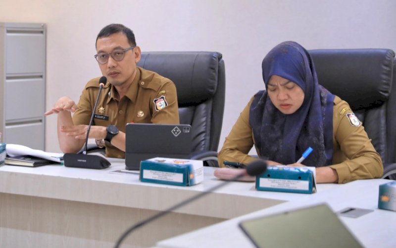 RAKOR. Sekda Kota Makassar, Andi Zulkifly Nanda, meminpin Rapat Koordinasi (Rakor) SKPD terkait rencana pembangunan Stadion Untia di Balai Kota Makassar, Selasa (8/7/2025). foto: istimewa