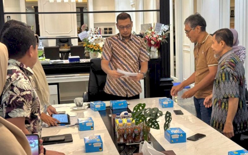 PERTEMUAN. Perwakilan warga dari Perumahan Gubernur dan Perumahan Pemda Manggala yang tergabung dalam Forum Warga Bersatu mendatangi Balai Kota Makassar, Kamis (3/7/2025). Mereka diterima Sekda Kota Makassar, Andi Zulkifly Nanda. foto: istimewa