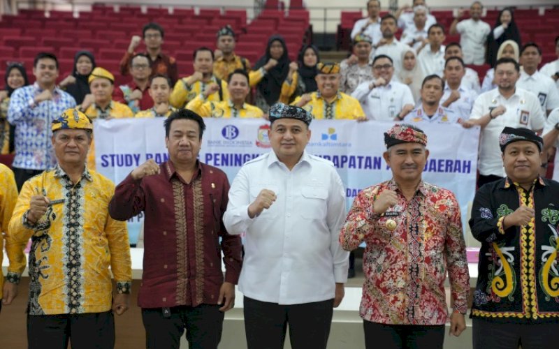 STUDI BANDING. Wali Kota Tarakan, Khairul, memimpin rombongan berjumlah sekitar 30 orang melakukan kunjungan studi banding ke Kota Makassar, Rabu (9/7/2025). Rombongan diterima langsung Wali Kota Makassar, Munafri Arifuddin, di Balai Kota Makassar. foto: istimewa