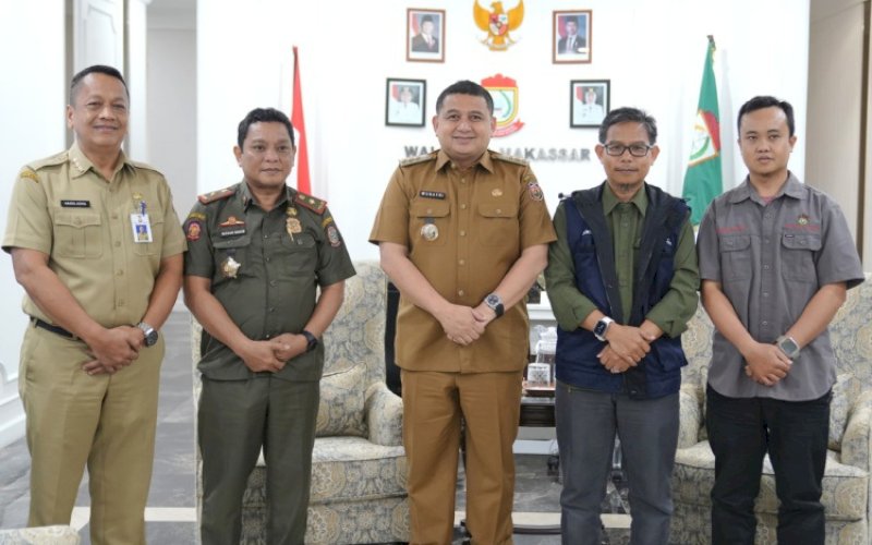 AUDIENSI. Wali Kota Makassar Munafri Arifuddin menerima audiens Kepala Subdirektorat Syarifuddin Mabe Parenreng (kedua kanan) bersama rombongan di Balai Kota Makassar, Selasa (8/7/2025). foto: istimewa