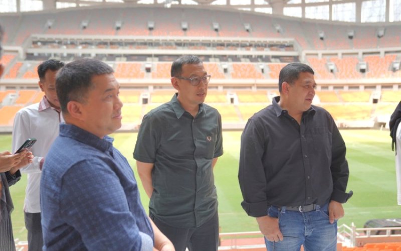 KUNJUNGAN STUDI. Wali Kota melakukan studi lapangan ke Jakarta Propertindo (Jak Pro) atau Jakarta International Stadium (JIS), Rabu (30/7/2025). foto: istimewa