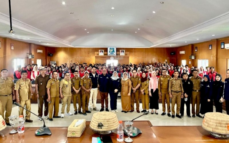 PENERIMAAN. Pemkab Bulukumba secara resmi menerima rombongan mahasiswa Kuliah Kerja Nyata (KKN) Gelombang 114 Unhas di Ruang Pola Kantor Bupati Bulukumba, Senin (7/7/2025). foto: istimewa