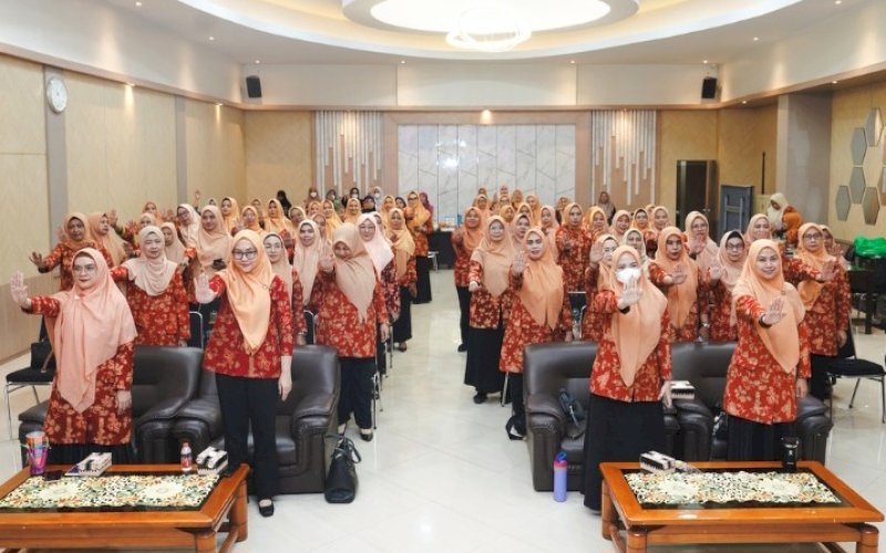 SOSIALISASI. DWP Provinsi Sulsel menggelar kegiatan sosialisasi bertema pencegahan Kekerasan Dalam Rumah Tangga (KDRT) dan kekerasan seksual terhadap perempuan dan anak di Aula Bapenda Sulsel, Jumat (4/7/2025). foto: istimewa