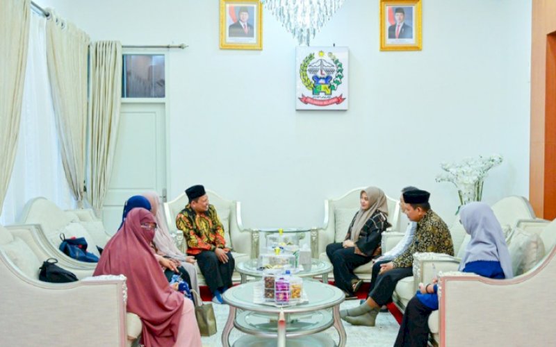 AUDIENSI. Wakil Gubernur Sulawesi Selatan, Fatmawati Rusdi, menerima audiensi Dewan Pengurus Pusat Wahdah Islamiyah di Rumah Jabatan Wakil Gubernur Sulsel, Rabu (9/7/2025). foto: istimewa