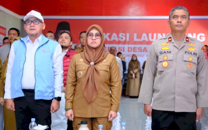 LAUNCHING. Bupati Gowa Sitti Husniah Talenrang (tengah), menghadiri launching 80.000 Koperasi Merah Putih yang dilakukan Presiden RI Prabowo Subianto, secara virtual di Kantor Koperasi Desa Merah Putih, Kanreapia, Kecamatan Tombolopao, Gowa, Senin (21/7/2025). foto: istimewa