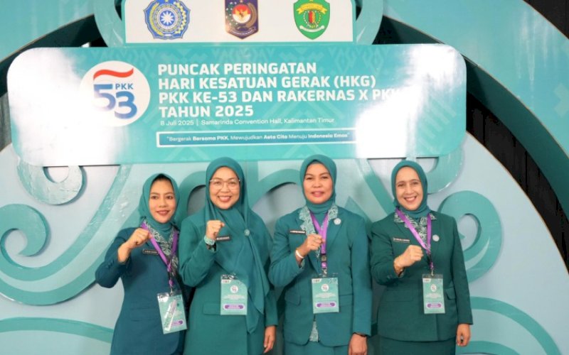 HKG PKK. Ketua TP PKK Kota Makassar, Melinda Aksa (kedua kiri), menghadiri Puncak Peringatan HKG PKK ke-53 dan Rakernas X PKK 2025 di Samarinda Convention Hall, Kaltim, Selasa (8/7/2025). foto: istinewa