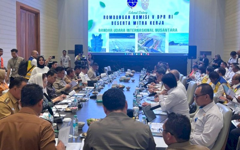 RESES. Anggota Komisi V DPR RI kunjungan kerja reses ke Kalimantan Timur (Kaltim), Senin (28/7/2025), yang turut dihadiri Executive Director 4 Pelindo Regional 4, Abdul Azis, bersama jajaran stakeholder transportasi dan perhubungan lainnya. foto: istimewa