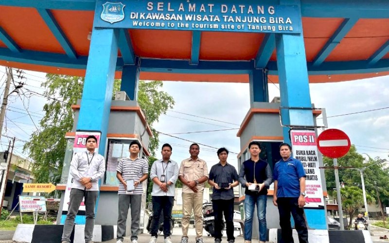 MPOS. Pemkab Bulukumba melalui Dinas Pariwisata, Pemuda dan Olahraga menjalin kerja sama dengan Bank Sulselbar untuk penyediaan perangkat Mobile Point of Sales (mPOS) di pintu masuk Kawasan Wisata Pantai Tanjung Bira. foto: istimewa