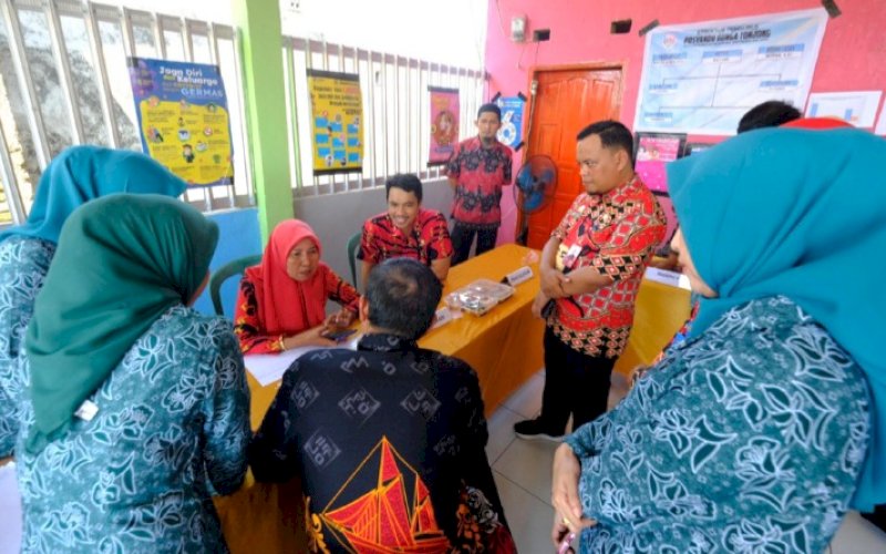 PENILAIAN. Tim Penilai Lomba Desa dan Kelurahan Tingkat Provinsi Sulsel 2025 di Desa Bontolangkasa Selatan, Kecamatan Bontonompo, Kamis (24/7/2025). foto: istimewa