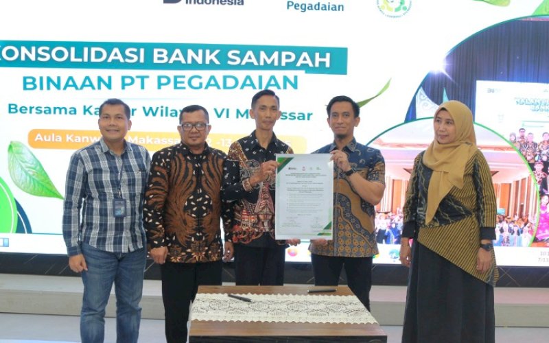KONSOLIDASI. Pemkot Makassar bersama PT Pegadaian Kantor Wilayah IV Makassar menggelar kegiatan Konsolidasi Pengelolaan Bank Sampah, Minggu (13/7/2025). foto: istimewa
