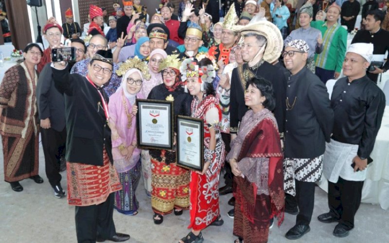 REKOR MURI. Bedah buku karya Kepala BPOM RI, Taruna Ikrar, meraih rekor MURI di Gedung Merah Putih BPOM, Jl Percetakan Negara, Jakarta, Kamis (31/7/2025). foto: istimewa