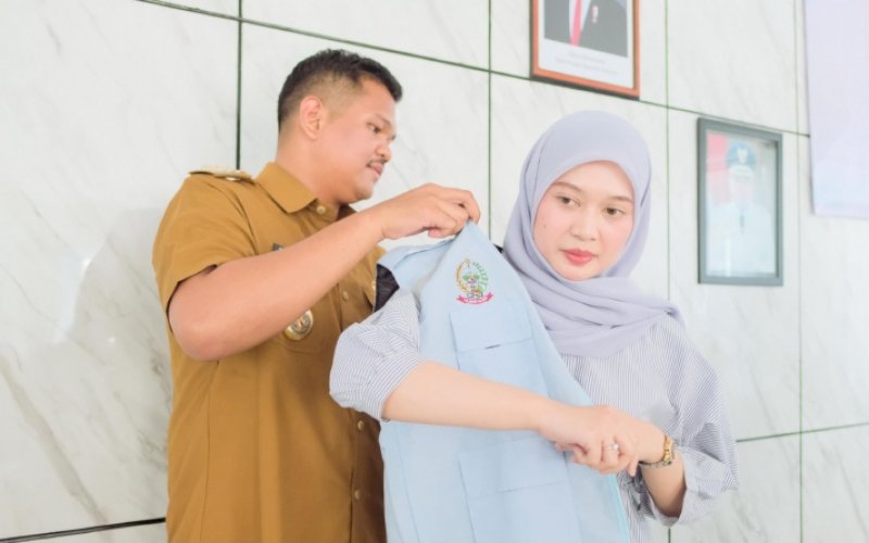 TPGD. Bupati Bantaeng, M Fathul Fauzy Nurdin, secara simbolis menghadiri Penerimaan Tenaga Pendamping Gizi Desa (TPGD) dalam rangka mendukung Program Aksi Stop Stunting (ASS) Kabupaten Bantaeng, di Puskesmas Kota, Senin (28/7/2025). foto: istimewa