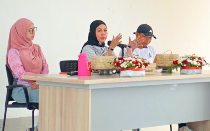 Andi Herfida Muchtar (tengah). foto: istimewa