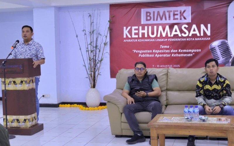 BIMTEK KEHUMASAN. Plt Sekretaris DPRD Kota Makassar, Andi Rahmat Mappatoba, membuka Bimtek Kehumasan yang diadakan Sekretariat DPRD Makassar di Bali Kuta Resort, Bali, Kamis (7/8/2025) malam. foto: istimewa 