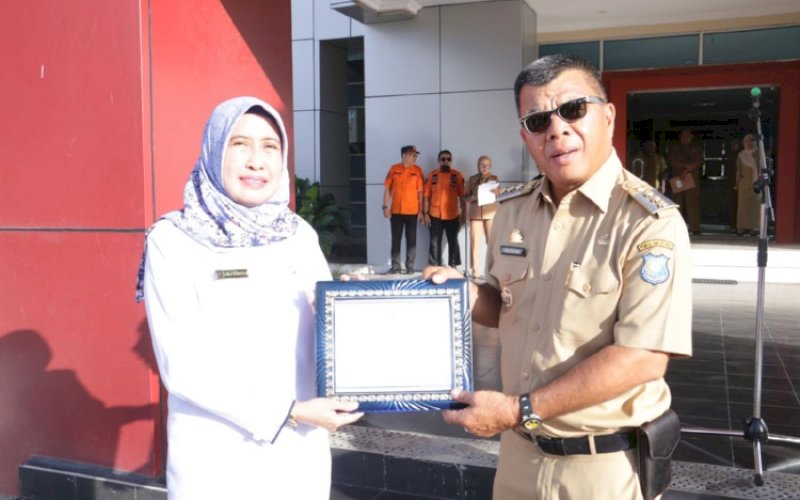 KERJA SAMA. Bupati Bulukumba Andi Muchtar Ali Yusuf bersama Ketua Pengadilan Agama Laila Syahidan melakukan penandatanganan kerja sama, Senin (4/8/2025). foto: istimewa 
