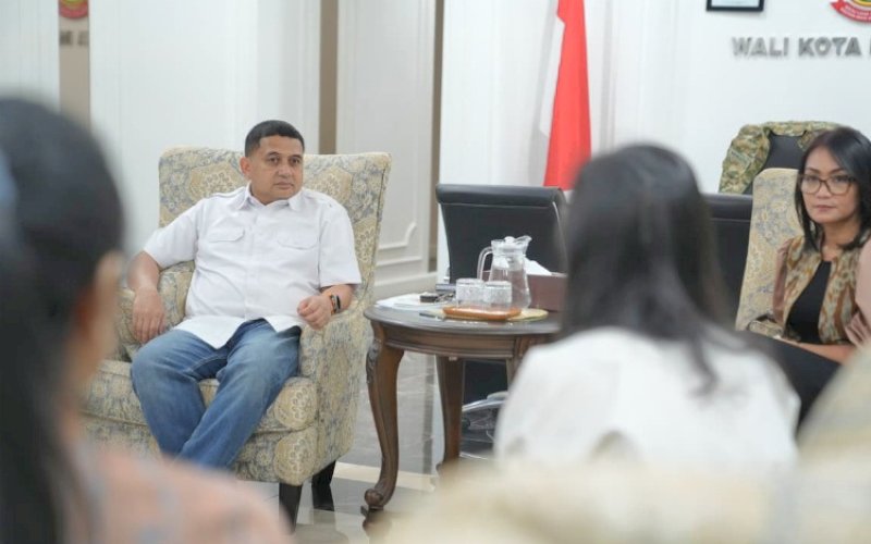PERTEMUAN. Wali Kota Makassar Munafri Arifuddin menerima Head of Program Putera Sampoerna Foundation Juliana di Balai Kota Makassar, Jumat (22/8/2025). foto: istimewa