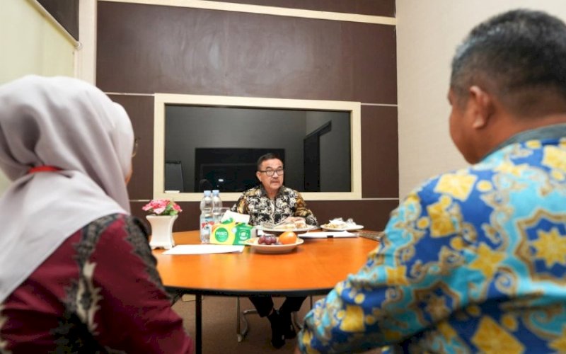 SELEKSI. Sekda Provinsi Sulsel, Jufri Rahman, memimpin langsung proses seleksi terbuka pengisian JPT Pratama di Lingkungan Pemkab Kepulauan Selayar, Jumat (22/8/2025). foto: istimewa