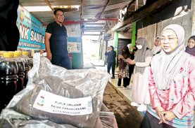 Melinda Aksa Ajak Pedagang Pasar Kelola Sampah