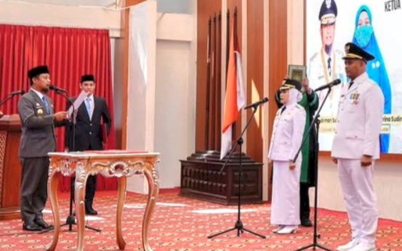 PELANTIKAN. Gubernur Sulsel, Andi Sudirman Sulaiman resmi melantik Naili Trisal sebagai Wali Kota Palopo dan Akhmad Syarifuddin Daud sebagai Wakil Wali Kota Palopo untuk periode 2025-2030 di Aula Asta Cita, Rumah Jabatan Gubernur Sulsel, Kota Makassar, Senin (4/8/2025). foto: istimewa