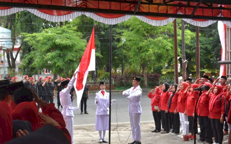 UPACARA BENDERA. Perjuangan Provinsi Sulsel memperingati HUT Kemerdekaan RI ke-80 dengan menggelar upacara bendera di halaman Sekretariat DPD PDI Perjuangan Sulsel, Jl Gunung Bawakaraeng, Kota Makassar, Minggu (17/8/2025). foto: istimewa