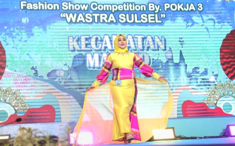FASHION SHOW. TP PKK Kota Makassar melalui Pokja III menyelenggarakan Fashion Show Competition Wastra Sulsel di Atrium Trans Square TSM Makassar, Jumat (22/8/2025). foto: istimewa