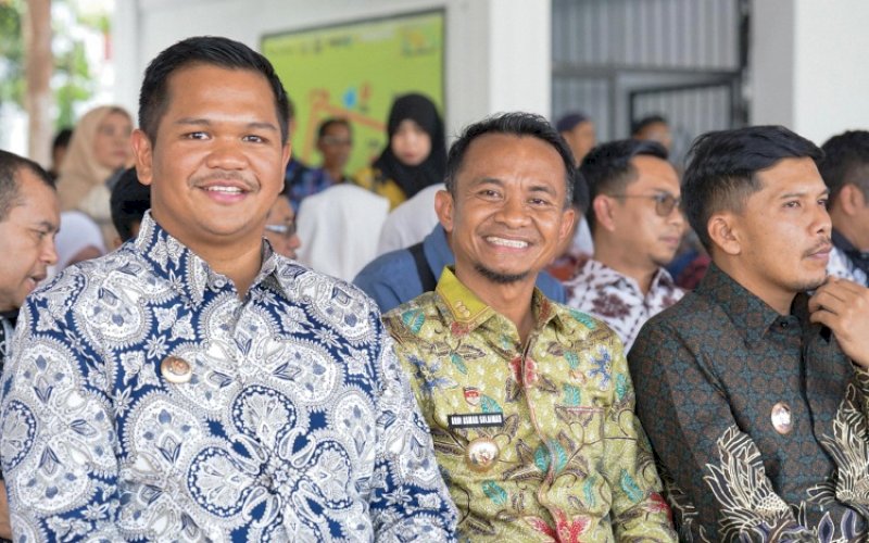 HARKOPNAS. Bupati Bantaeng, M Fathul Fauzy Nurdin (kiri), menghadiri puncak peringatan Hari Koperasi Nasional (Harkopnas) ke-78 tingkat Provinsi Sulsel di Lapangan Passamaturukang, Kabupaten Jeneponto, Sabtu (23/8/2025). foto: istimewa