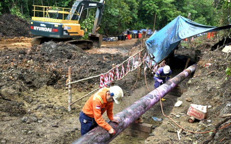 PENANGANAN. PT Vale Indonesia Tbk (PT Vale) terus melakukan penanganan insiden kebocoran pipa minyak di Kecamatan Towuti, Luwu Timur. foto: istimewa