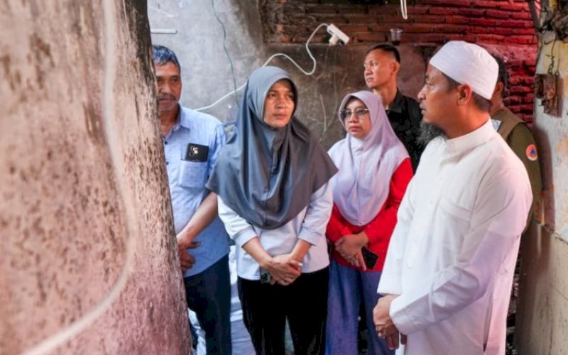 Gubernur Sulsel Tinjau Lokasi Kebakaran di Jl Baji Dakka Makassar, Serahkan Santunan untuk Korban