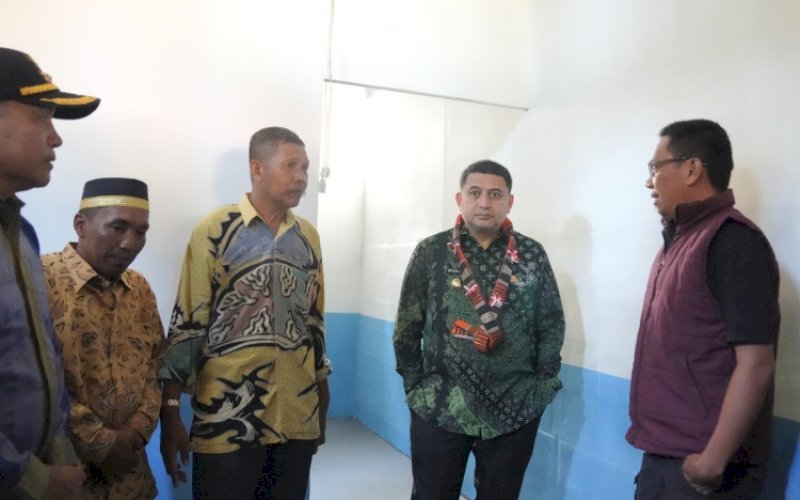 PENINJAUAN. Wali Kota Makassar, Munafri Arifuddin, meninjau langsung lokasi dapur baru program Makan Bergizi Gratis (MBG) di Pulau Barrang Lompo, Kecamatan Kepulauan Sangkarrang, Jumat (19/9/2025). foto: istimewa