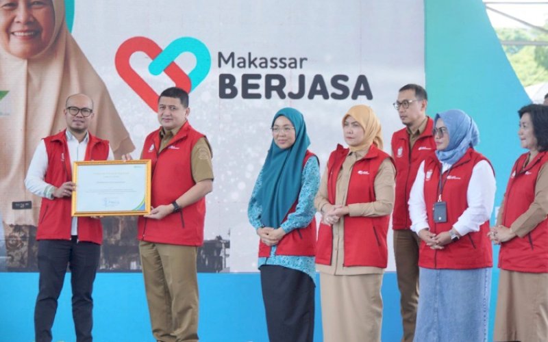LAUNCHING. Wali Kota Makassar, Munafri Arifuddin, menghadiri launching program Makassar Berjasa berlangsung meriah di Tribun Lapangan Karebosi Makassar, Selasa (30/9/2025). foto: istimewa