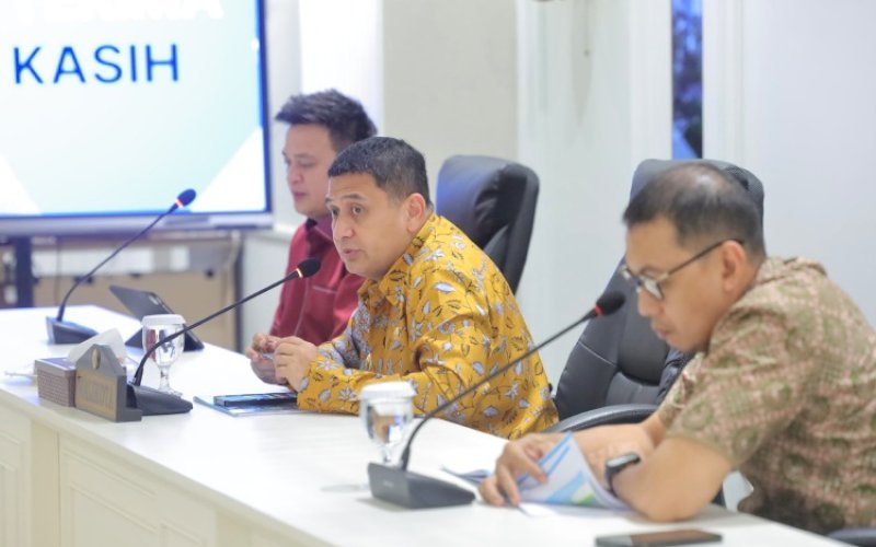 RAKOR. Wali Kota Makassar Munafri Arifuddin memimpin langsung Rapat Koordinasi (Rakor) didampingi Sekda Kota Makassar Andi Zulkifly Nanda dan Komisaris PT Tiga Permata Bersinar Ricky Fandi di Kantor Balai Kota Makassar, Kamis (25/9/2025). foto: istimewa