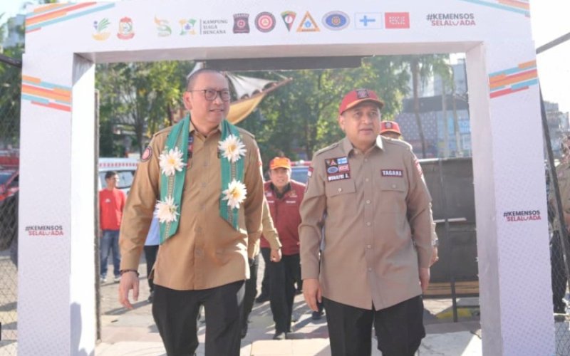 KSB. Wali Kota Makassar Munafri Arifuddin mendampingi Sekretaris Jenderal Kementerian Sosial RI Robben Rico pada pencanangan sekaligus simulasi Kampung Siaga Bencana (KSB) yang digelar Dinas Sosial Kota Makassar di Anjungan Pantai Losari Makassar, Minggu (21/9/2025). foto: istimewa