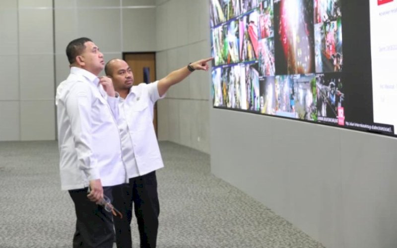 PERSIAPAN. Wali Kota Makassar, Munafri Arifuddin, melakukan persiapan menyambut kedatangan tiga menteri di Balai Kota Makassar, Rabu (10/9/2025) malam. foto: istimewa