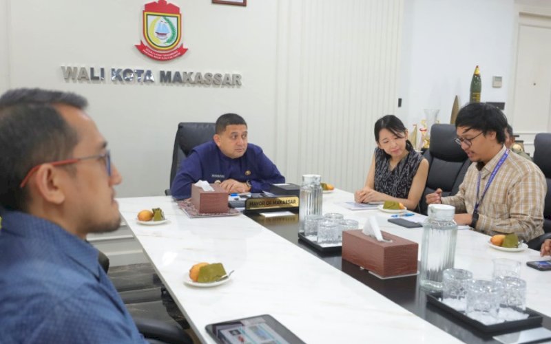 PERTEMUAN. Wali Kota Makassar, Munafri Arifuddin, menerima audiensi perusahaan asal Jepang, PT Oriental Consultants Indonesia (OCI) dan Oriental Consultant&rsquo;s Global Co Ltd (OCG) di Kantor Balai Kota Makassar, Jumat (12/9/2025). foto: istimewa