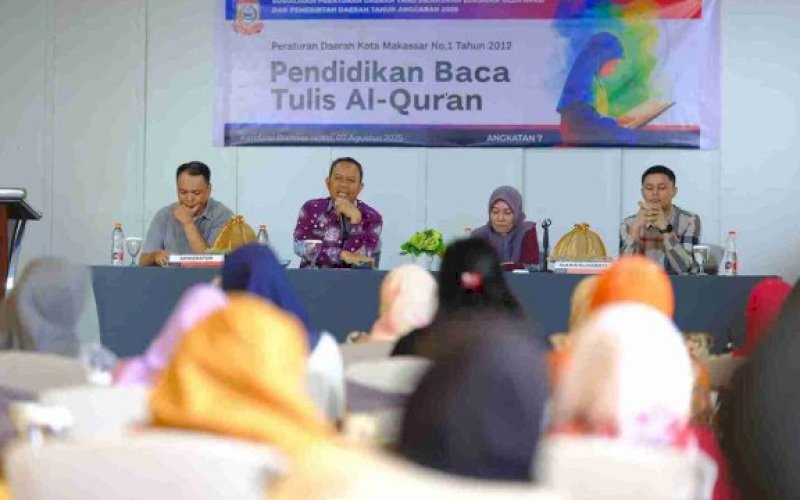 SOSIALISASI. Anggota DPRD Kota Makassar, Rezki, dari Partai Demokrat menggelar Sosialisasi Perda Nomor 01 Tahun 2012 tentang Pendidikan Baca Tulis Al Qur&rsquo;an di Hotel Karebosi Primer Makassar, Kamis (7/8/2025). foto: istimewa