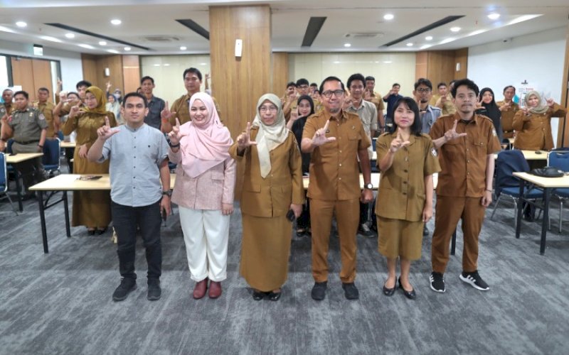 SOSIALISASI. Diskominfo Kota Makassar menggelar Sosialisasi SP4N-LAPOR! tahun 2025 dengan tema 'Dari Evaluasi ke Aksi: Peningkatan Responsivitas Pengelolaan Pengaduan Publik Kota Makassar' di Ruang Pertemuan Makassar Government Center (MGC), Selasa (30/9/2025). foto: istiemewa