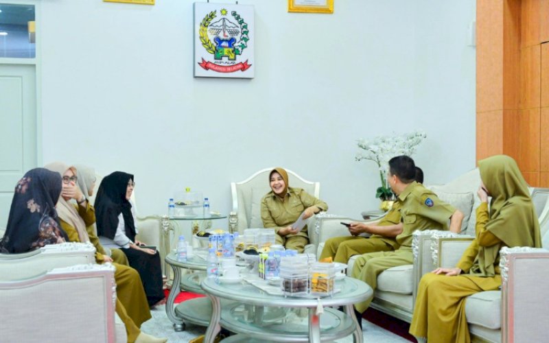 PERTEMUAN. Wakil Gubernur Sulsel, Fatmawati Rusdi, menerima pengurus Majelis Taklim Al Mahabbah Kantor Gubernur di Rumah Jabatan Wakil Gubernur, Senin (8/9/2025). foto: istimewa
