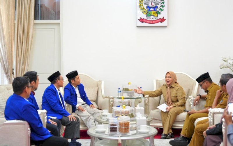PERTEMUAN. Wakil Gubernur Sulsel, Fatmawati Rusdi, menerima kunjungan silaturahmi Majelis Pimpinan Wilayah ICMI Muda Sulsel di Rumah Jabatan Wakil Gubernur, Senin (15/9/2025). foto: istimewa