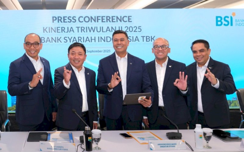 KINERJA. Direktur Utama BSI, Anggoro Eko Cahyo, memimpin paparan kinerja BSI Triwulan II 2025. foto: istimewa
