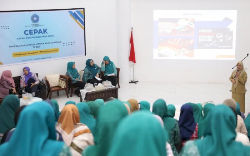 SOSIALISASI. TP PKK Kota Makassar melalui Pokja I menggelar kegiatan sosialisasi Cegah Perkawinan Anak sebagai upaya menekan angka pernikahan pada anak di Auditorium PKK Makassar, Selasa (16/9/2025). foto: istimewa