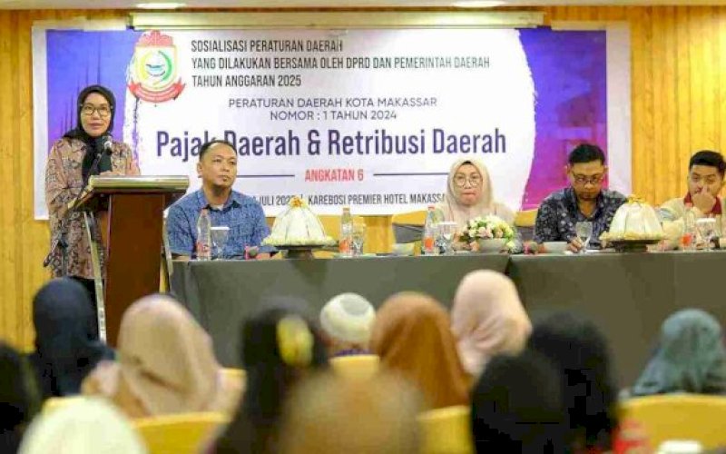SOSIALISASI. Anggota DPRD Kota Makassar Rezki, melaksanakan sosialisasi Peraturan Daerah (Perda) Nomor 01 Tahun 2024 tentang Pajak Daerah dan Retribusi Daerah di Hotel Karebosi Primer Makassar, Kamis (24/7/2025). foto: istimewa