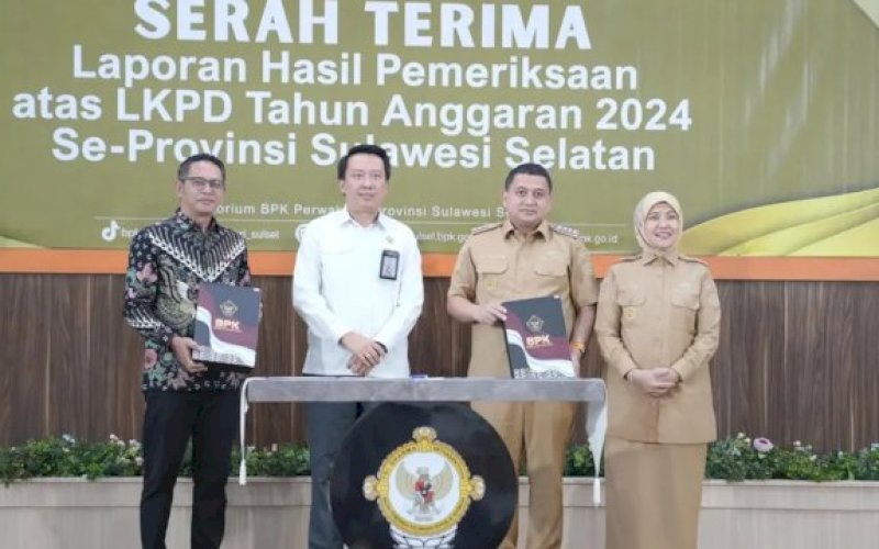 SERAH TERIMA. Ketua DPRD Kota Makassar, Supratman (kiri) menghadiri serah terima Laporan Hasil Pemeriksaan (LHP) atas Laporan Keuangan Pemerintah Daerah (LKPD) Tahun Anggaran 2024 se-Provinsi Sulsel di Aula Kantor BPK RI Perwakilan Sulsel, 26 Juli 2025. foto: istimewa