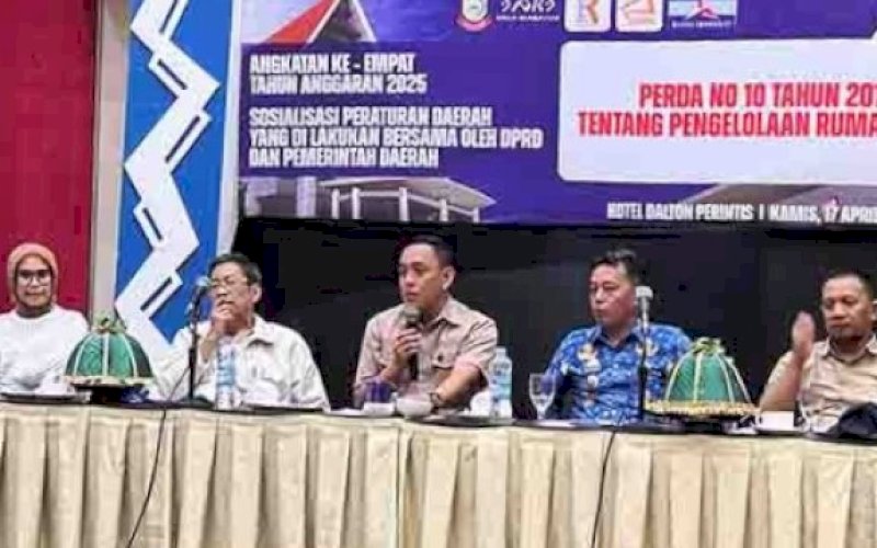 SOSIALISAI. DPRD Kota Makassar mengge;ar sosialisasi Peraturan Daerah (Perda) Kota Makassar Nomor 10 Tahun 2016 tentang Pengelolaan Rumah Kos di Hotel Dalton Makassar. foto: istimewa