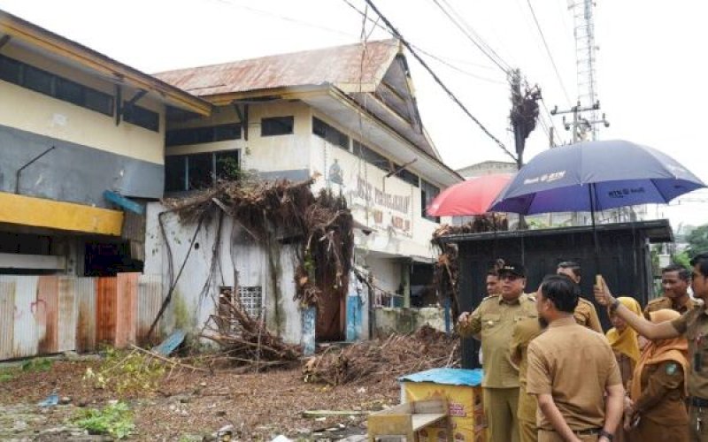 PENINJAUAN. Pj Wali Kota Parepare meninjau eks Cahaya Ujung (CU) yang terletak di Jl Bau Massepe, Kecamatan Ujung, Kota Parepare, Senin (20/1/2025). foto: istimewa