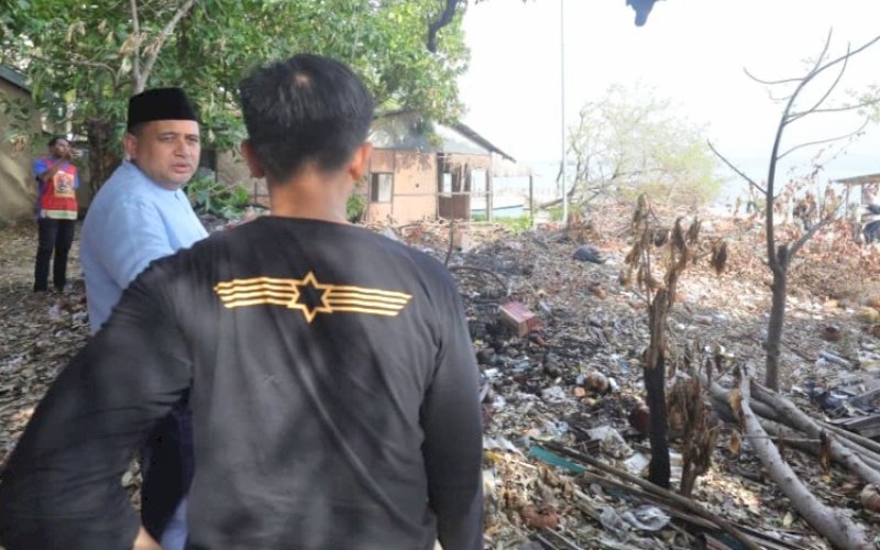 JUMAT BERSIH. Wali Kota Makassar, Munafri Arifuddin, turun langsung memimpin kegiatan bersih-bersih di Pulau Samalona, Kecamatan Ujung Pandang, Kota Makassar, Jumat (24/10/2025) pagi. foto: istimewa