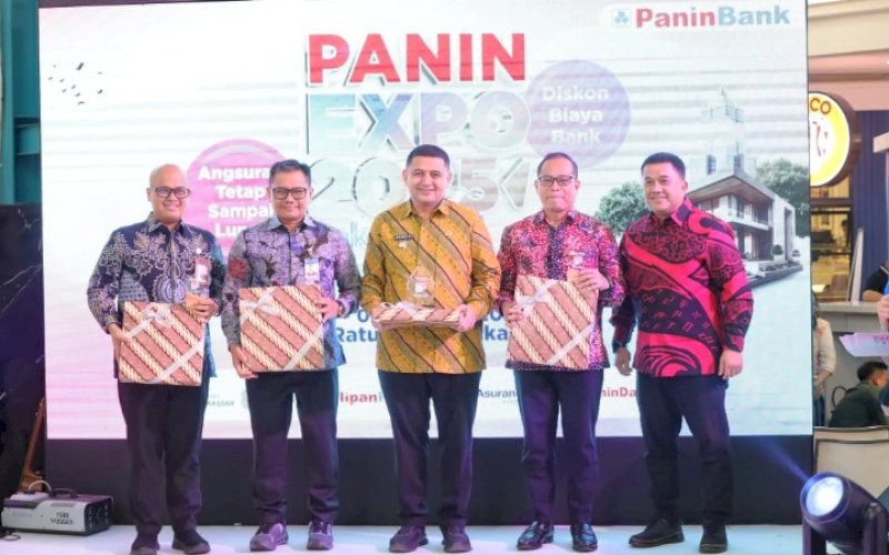 PANIN EXPO. Wali Kota Makassar, Munafri Arifuddin (tengah), menghadiri sekaligus membuka Panin Expo 2025 di Mal Ratu Indah (MaRl) Makassar, Kamis (2/10/2024). foto: istimewa